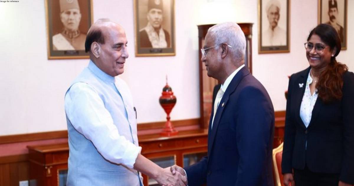 Rajnath Singh, Maldives President discuss issues to further strengthen ties